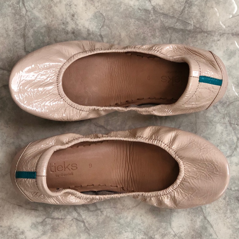 Biscotti Patent Leather Tieks Size 9